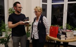 Spotkanie z mistrzem thrillera. Marcel Moss odwiedził Powiatową Bibliotekę Pedagogiczną w Działdowie