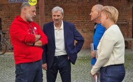 Żukiem z Krakowa do Wilna. Wyjątkowa wyprawa wspierająca hospicjum zawitała do Działdowa