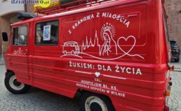 Żukiem z Krakowa do Wilna. Wyjątkowa wyprawa wspierająca hospicjum zawitała do Działdowa