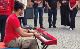 Żukiem z Krakowa do Wilna. Wyjątkowa wyprawa wspierająca hospicjum zawitała do Działdowa