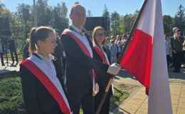Pamięć, która nie wygaśnie. W Działdowie odsłonięto nowy obelisk ku czci Ofiar obozu Soldau