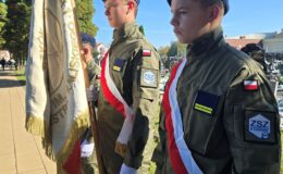 Pamięć, która nie wygaśnie. W Działdowie odsłonięto nowy obelisk ku czci Ofiar obozu Soldau