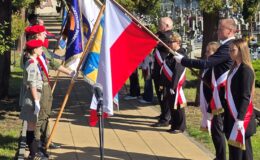 Pamięć, która nie wygaśnie. W Działdowie odsłonięto nowy obelisk ku czci Ofiar obozu Soldau
