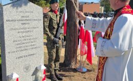 Pamięć, która nie wygaśnie. W Działdowie odsłonięto nowy obelisk ku czci Ofiar obozu Soldau