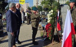 Pamięć, która nie wygaśnie. W Działdowie odsłonięto nowy obelisk ku czci Ofiar obozu Soldau