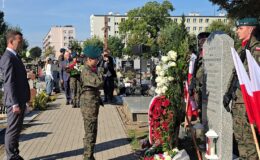 Pamięć, która nie wygaśnie. W Działdowie odsłonięto nowy obelisk ku czci Ofiar obozu Soldau