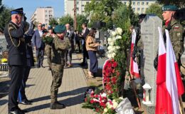 Pamięć, która nie wygaśnie. W Działdowie odsłonięto nowy obelisk ku czci Ofiar obozu Soldau