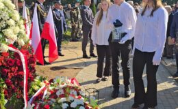 Pamięć, która nie wygaśnie. W Działdowie odsłonięto nowy obelisk ku czci Ofiar obozu Soldau