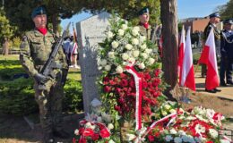 Pamięć, która nie wygaśnie. W Działdowie odsłonięto nowy obelisk ku czci Ofiar obozu Soldau