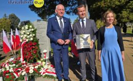 Pamięć, która nie wygaśnie. W Działdowie odsłonięto nowy obelisk ku czci Ofiar obozu Soldau