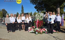 Pamięć, która nie wygaśnie. W Działdowie odsłonięto nowy obelisk ku czci Ofiar obozu Soldau