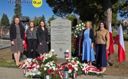 Pamięć, która nie wygaśnie. W Działdowie odsłonięto nowy obelisk ku czci Ofiar obozu Soldau