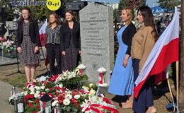 Pamięć, która nie wygaśnie. W Działdowie odsłonięto nowy obelisk ku czci Ofiar obozu Soldau