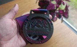 Nie ma rzeczy niemożliwych. Wiceprezes działdowskich „Amazonek” z medalem Półmaratonu Praskiego