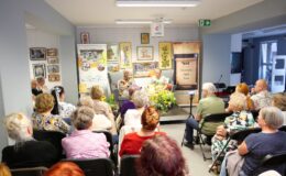 Wieczór pełen poezji i wzruszeń. Promocja tomiku Zofii Hoffer w Miejskiej Bibliotece Publicznej
