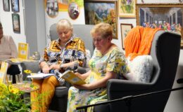 Wieczór pełen poezji i wzruszeń. Promocja tomiku Zofii Hoffer w Miejskiej Bibliotece Publicznej