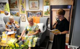 Wieczór pełen poezji i wzruszeń. Promocja tomiku Zofii Hoffer w Miejskiej Bibliotece Publicznej