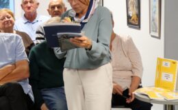 Wieczór pełen poezji i wzruszeń. Promocja tomiku Zofii Hoffer w Miejskiej Bibliotece Publicznej