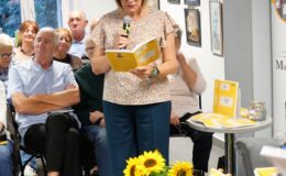 Wieczór pełen poezji i wzruszeń. Promocja tomiku Zofii Hoffer w Miejskiej Bibliotece Publicznej