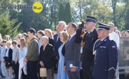 Pamięć, która nie wygaśnie. W Działdowie odsłonięto nowy obelisk ku czci Ofiar obozu Soldau