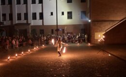 Magia ognia na zamkowym dziedzińcu. Za nami Działdowski Festiwal Ogniowy 2026
