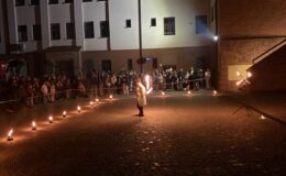 Magia ognia na zamkowym dziedzińcu. Za nami Działdowski Festiwal Ogniowy 2026
