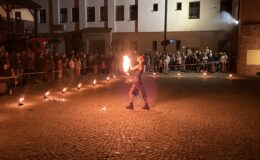Magia ognia na zamkowym dziedzińcu. Za nami Działdowski Festiwal Ogniowy 2026
