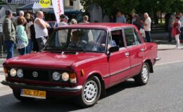 Rekordowa frekwencja i zabytkowe pojazdy. Za nami X jubileuszowy Zlot Pojazdów Zabytkowych i XI Jarmark w Działdowie
