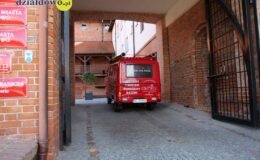 Żukiem z Krakowa do Wilna. Wyjątkowa wyprawa wspierająca hospicjum zawitała do Działdowa