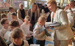 Wielki dzień w „Trójce”. Pierwszoklasiści oficjalnie włączeni w poczet uczniów Szkoły Podstawowej nr 3