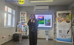 Sztuka, natura i muzyka. Za nami inspirujący wernisaż w bibliotece