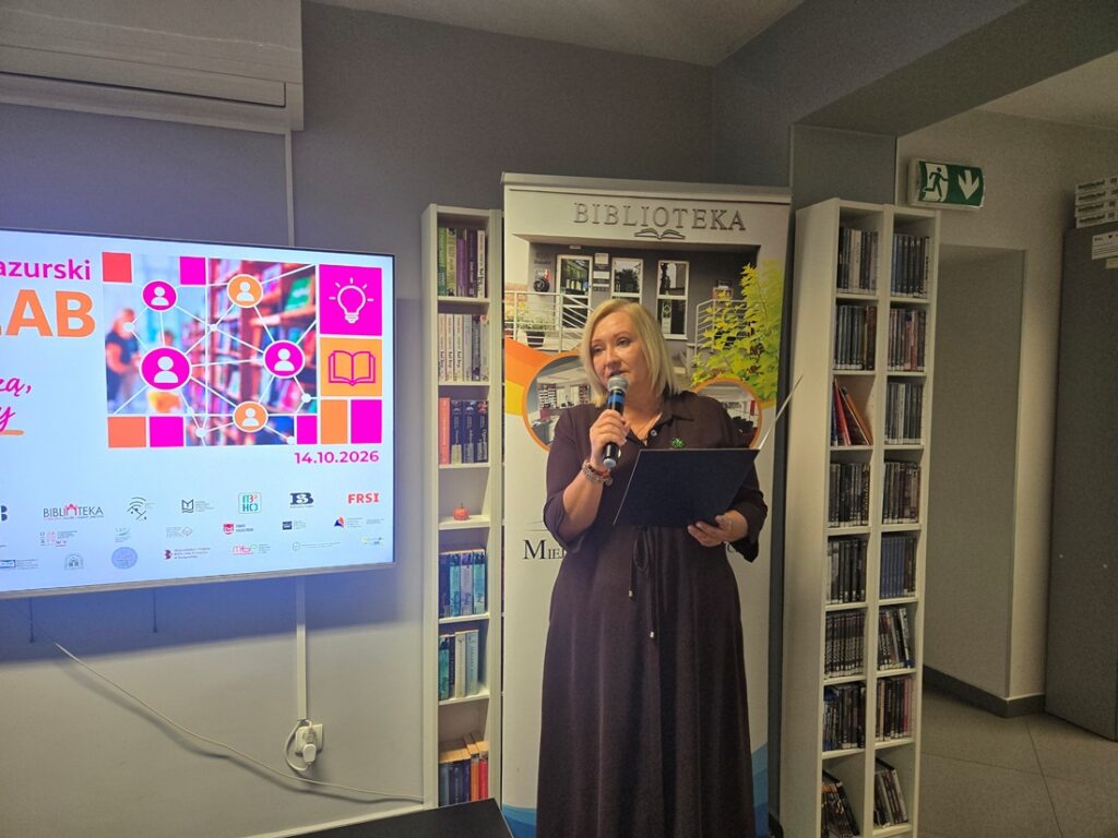 dyrektor Miejskiej Biblioteki Publicznej w Działdowie Justyna Lytvyn podczas otwarcia konferencji I Warmińsko-Mazurski BiblioLAB w Działdowie