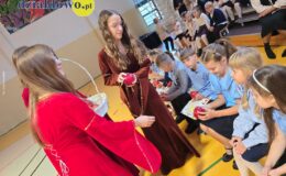 Uroczysty Dzień Edukacji Narodowej i ślubowanie pierwszoklasistów w działdowskiej „Jedynce”