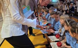 Uroczysty Dzień Edukacji Narodowej i ślubowanie pierwszoklasistów w działdowskiej „Jedynce”