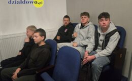 Szkoła życia i szczera rozmowa. Filip Chajzer spotkał się z młodzieżą w Działdowie