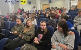 Szkoła życia i szczera rozmowa. Filip Chajzer spotkał się z młodzieżą w Działdowie