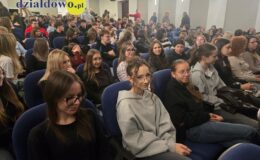Szkoła życia i szczera rozmowa. Filip Chajzer spotkał się z młodzieżą w Działdowie
