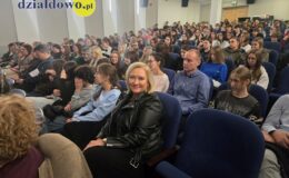 Szkoła życia i szczera rozmowa. Filip Chajzer spotkał się z młodzieżą w Działdowie