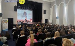 Szkoła życia i szczera rozmowa. Filip Chajzer spotkał się z młodzieżą w Działdowie