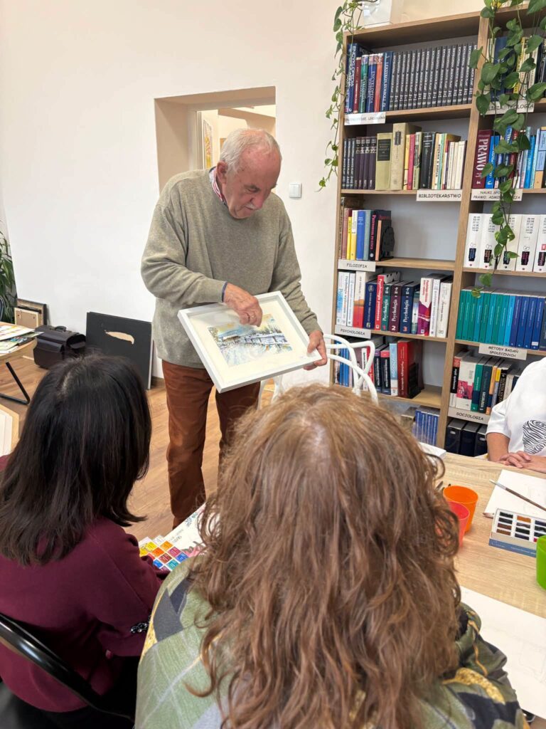 Wyjątkowy gość na zajęciach akwarelowych w Powiatowej Bibliotece Pedagogicznej