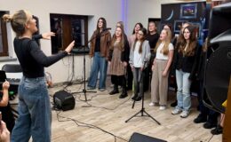 Blisko 50 uczestników na Warsztatach Wokalnych „Twórcze Działdowo”. Zajęcia poprowadziła Monika Mimi Wydrzyńska