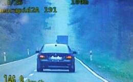 pojazd BMW zarejestrowany na policyjnym viedoradarze podczas przekroczenia dopuszczalnej prędkości / fot. policja
