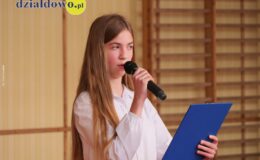 Wielki dzień w „Trójce”. Pierwszoklasiści oficjalnie włączeni w poczet uczniów Szkoły Podstawowej nr 3
