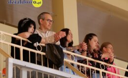 Wielki dzień w „Trójce”. Pierwszoklasiści oficjalnie włączeni w poczet uczniów Szkoły Podstawowej nr 3