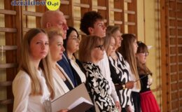 Wielki dzień w „Trójce”. Pierwszoklasiści oficjalnie włączeni w poczet uczniów Szkoły Podstawowej nr 3