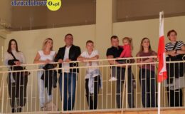 Wielki dzień w „Trójce”. Pierwszoklasiści oficjalnie włączeni w poczet uczniów Szkoły Podstawowej nr 3