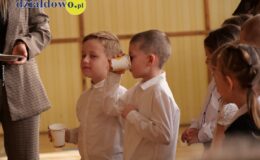 Wielki dzień w „Trójce”. Pierwszoklasiści oficjalnie włączeni w poczet uczniów Szkoły Podstawowej nr 3