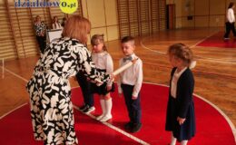 Wielki dzień w „Trójce”. Pierwszoklasiści oficjalnie włączeni w poczet uczniów Szkoły Podstawowej nr 3