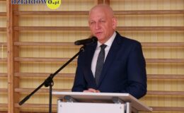Wielki dzień w „Trójce”. Pierwszoklasiści oficjalnie włączeni w poczet uczniów Szkoły Podstawowej nr 3