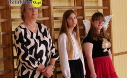 Wielki dzień w „Trójce”. Pierwszoklasiści oficjalnie włączeni w poczet uczniów Szkoły Podstawowej nr 3